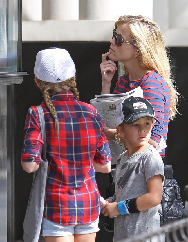 Reese Witherspoon, blue and red striped long-sleeved shirt, denim mini skirt, sunglasses